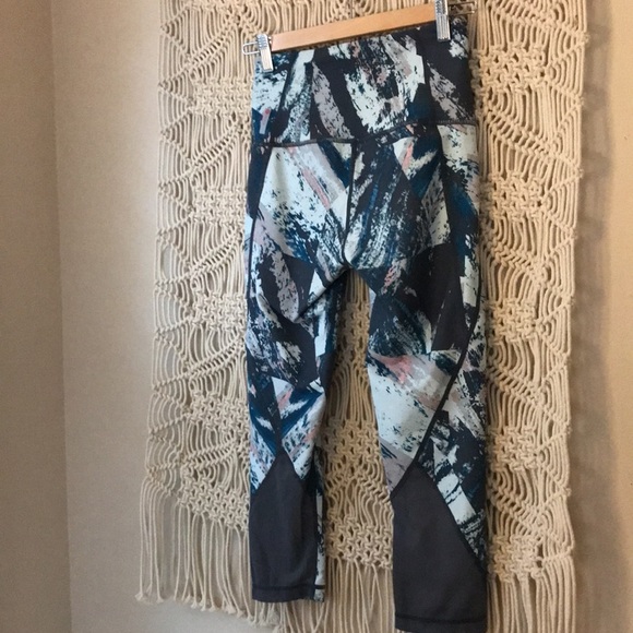 Zella abstract XS leggings with net siding - Picture 5 of 8